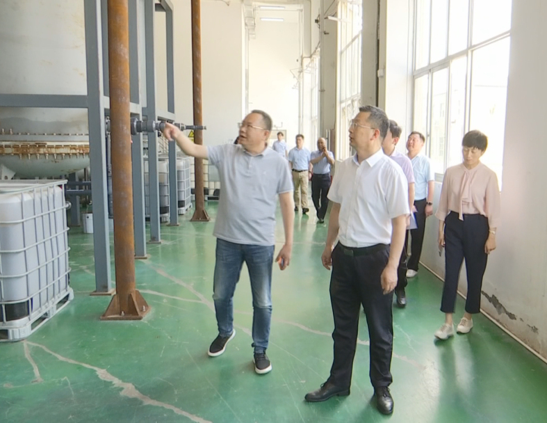 在陪同過(guò)程中，市、區(qū)領(lǐng)導(dǎo)了解到了古特生物從成立公司研發(fā)生物合成技術(shù)到現(xiàn)在擁有三座生產(chǎn)基地這十二年來(lái)的的發(fā)展歷程，CEO秦永發(fā)對(duì)古特生物的生產(chǎn)現(xiàn)狀及未來(lái)發(fā)展規(guī)劃也作了詳細(xì)說(shuō)明。